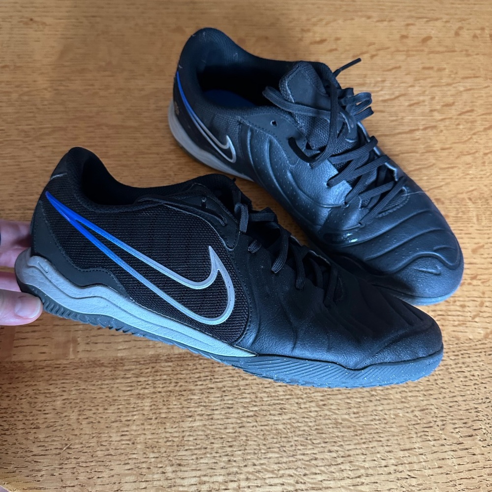 Nike Men’s Black Indoor Training Shoes with Blue Accents